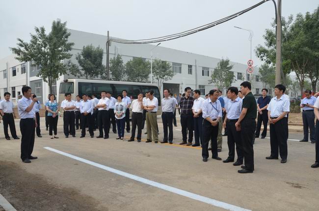 市、區(qū)觀摩團(tuán)到華紡科技產(chǎn)業(yè)園實地考察